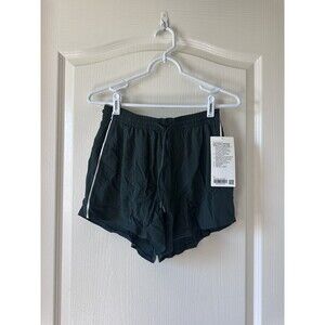 NWT Lululemon Lightweight Relaxed Short 3" Long Liner Legacy Green/White Size 6